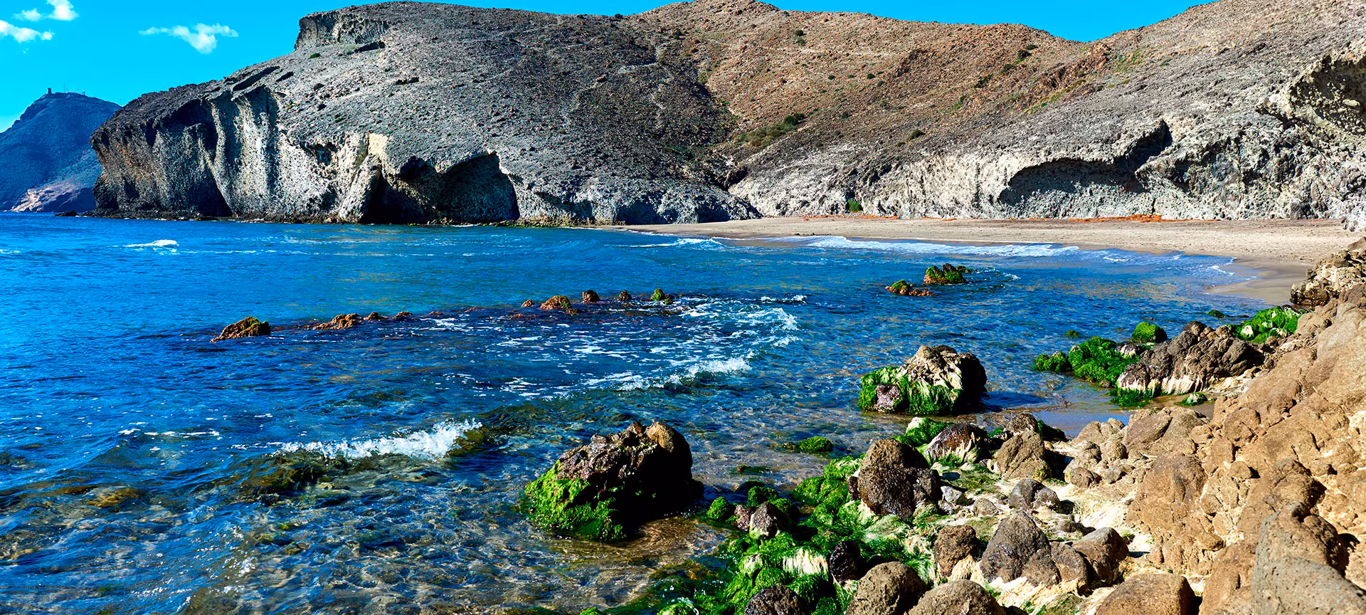 Cala del Parque Natural de Cabo de Gata vista desde el aire