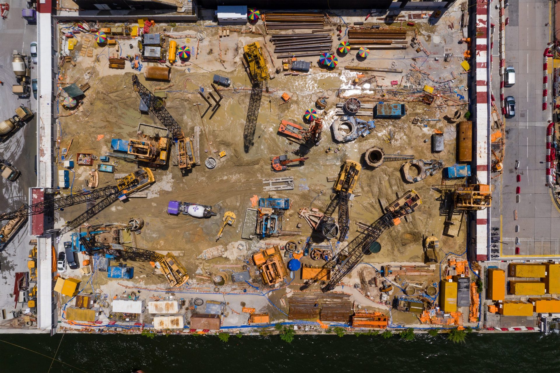 Vista cenital de una obra urbana en ejecución